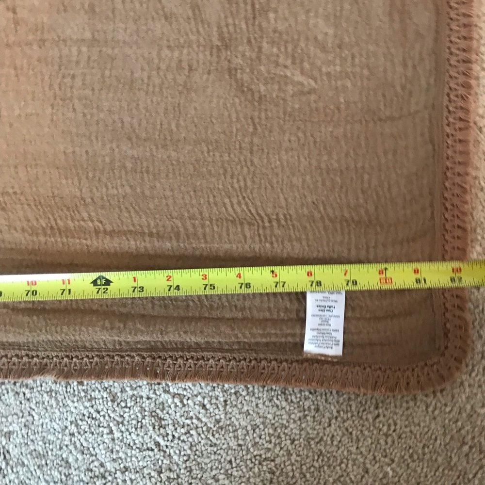 (2) Scarves/Wraps - Picture 7 of 11